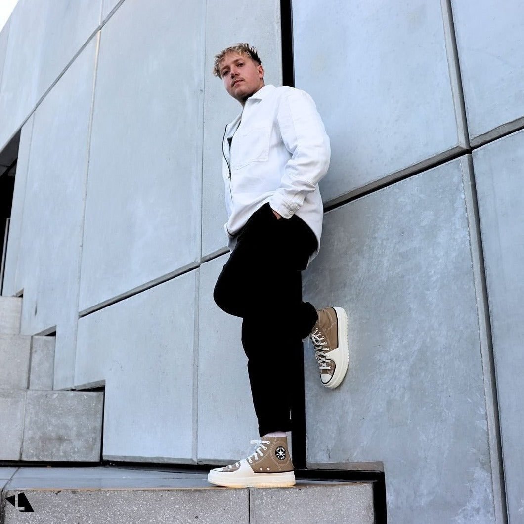 rn-image_picker_lib_temp_6df9abfe-39d7-48b9-97dc-ca76c5e27d4c Amazing premium Converse all star shoes - Image 1