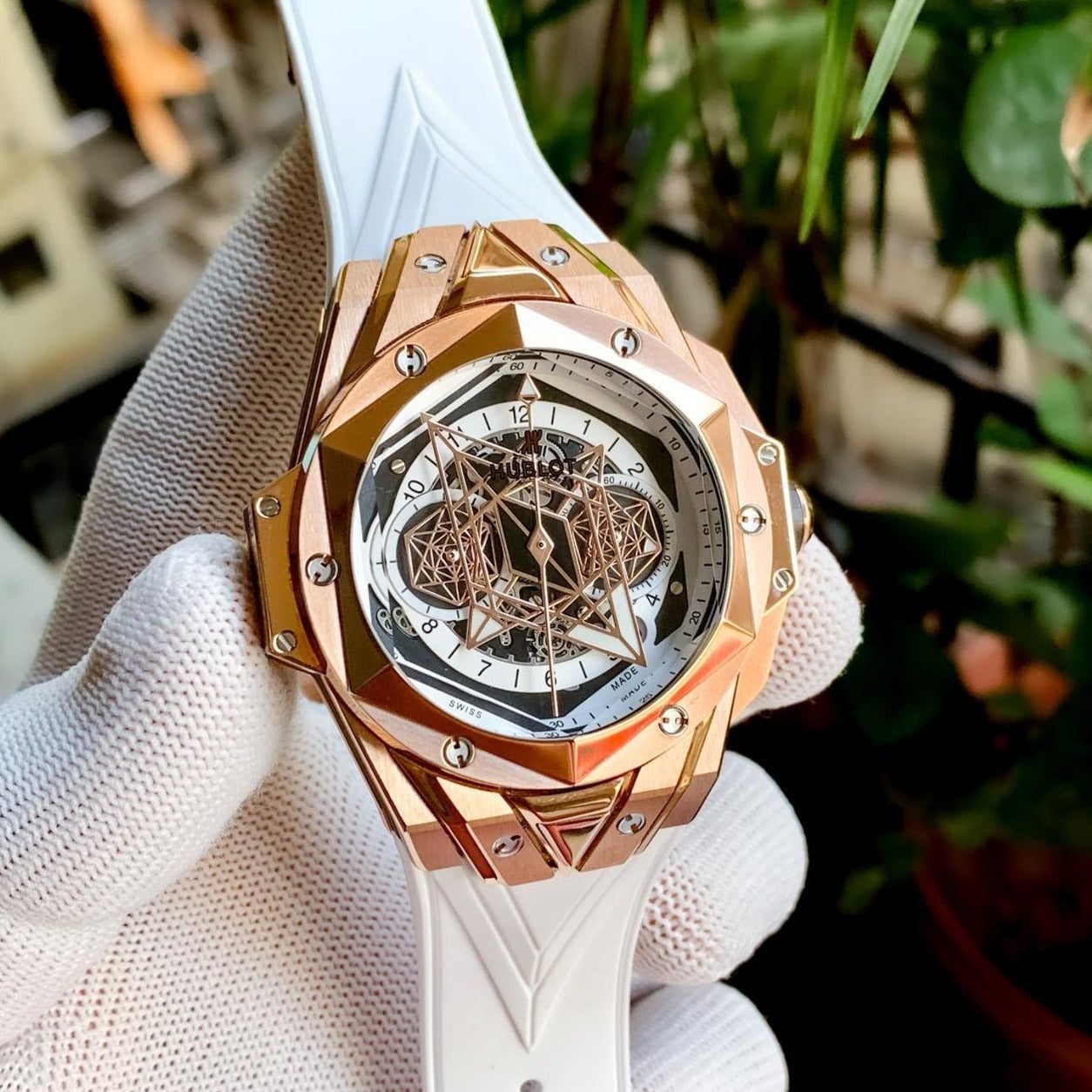 rn-image_picker_lib_temp_d6c3cb2a-79a3-468a-b662-7f96cb0defc0 Big Bang Premium Sang Bleu watch - AmazingBaba